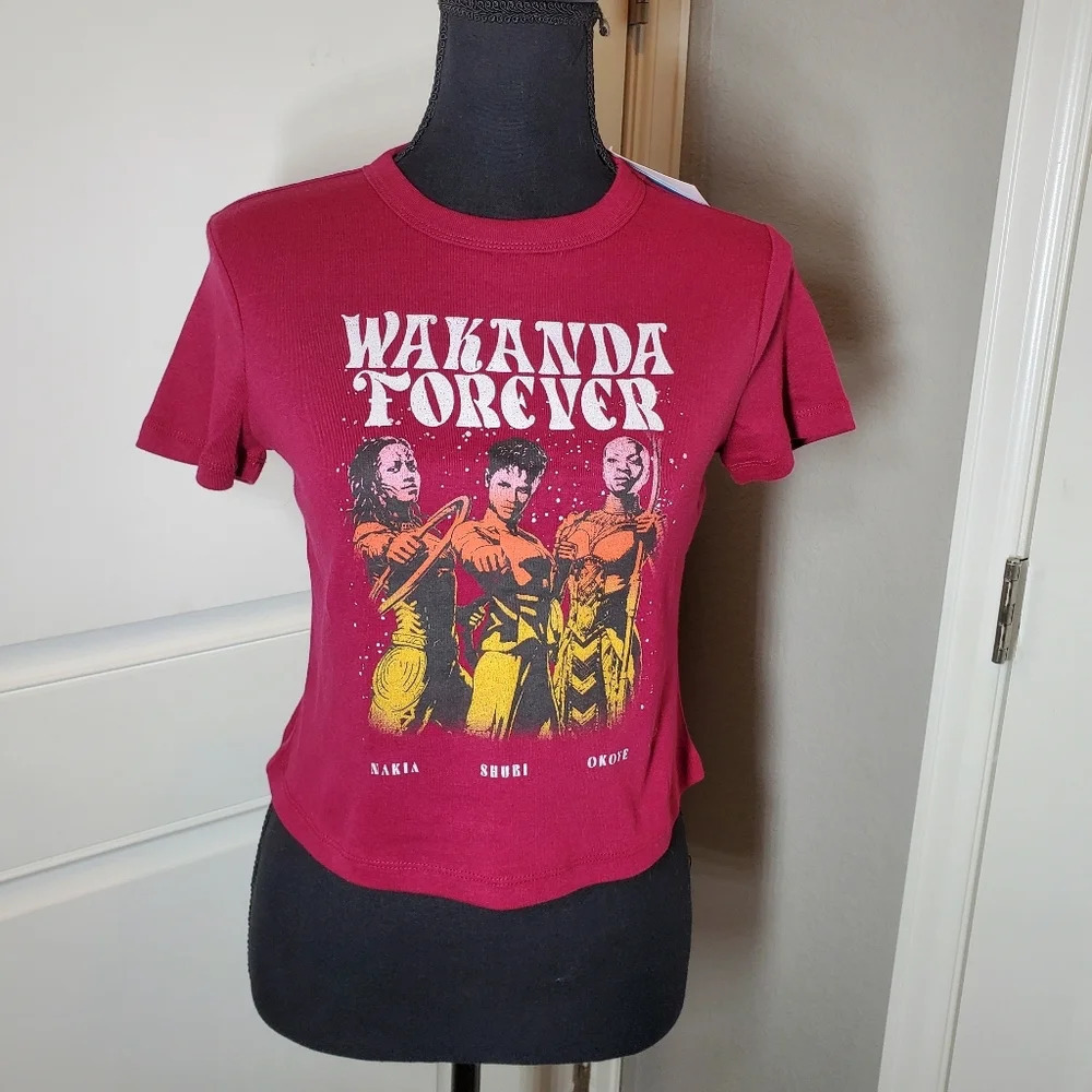 NWT MARVEL STUDIOS WAKANDA FOREVER WOMEN'S TSHIRT SIZE XS